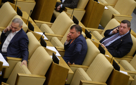 https://www.km.ru/v-rossii/2013/12/18/728120-gosduma-edinoglasno-prinyala-zakon-o