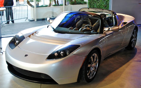 Спортивный электромобиль Tesla Roadster. Фото пользователя Flickr Plug In America Спортивный электромобиль Tesla Roadster. Фото пользователя Flickr Plug In Americ