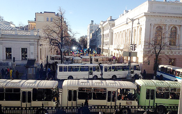 Перекрытая Верховная Рада. Фото пользователя Твиттера @mefimus