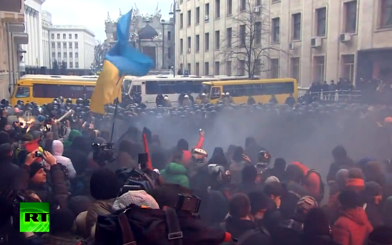«Евромайдан». Кадр телеканала Russia Today «Евромайдан». Кадр телеканала Russia Today