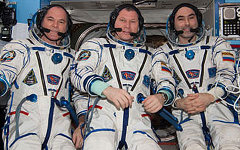 Экипаж корабля «Союз ТМА-06М». Фото с сайта nasa.gov Экипаж корабля «Союз ТМА-06М». Фото с сайта nasa.gov