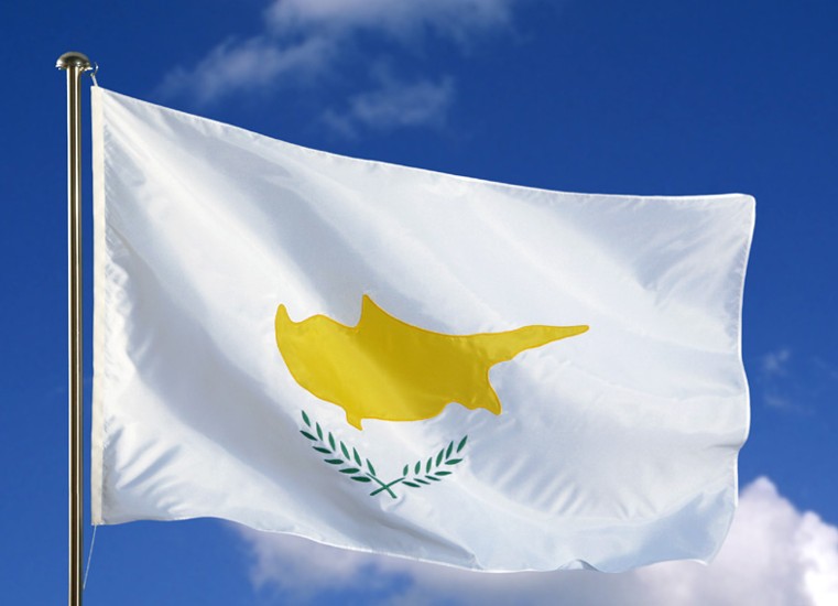 Флаг Кипра. Фото с сайта cypriot.ru Флаг Кипра. Фото с сайта cypriot.ru