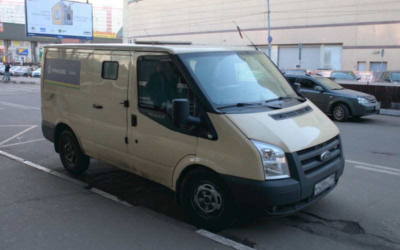 Инкассационный автомобиль © KM.RU, Алексей Белкин