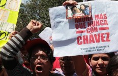 Демонстранты. Фото с сайта chavez.org.ve Демонстранты. Фото с сайта chavez.org.ve
