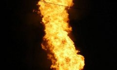Пожар на нефтяной скважине. Фото с сайта neftyaniki.ru Пожар на нефтяной скважине. Фото с сайта neftyaniki.ru