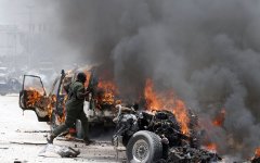 Взрыв в Могадишо. Фото с сайта kalshaalenews.com Взрыв в Могадишо. Фото с сайта kalshaalenews.com
