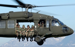 UH-60 Black Hawk. Фото с сайта strangecosmos.com UH-60 Black Hawk. Фото с сайта strangecosmos.com