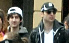 Подозреваемые, снятые на камеру. Фото с сайта fbi.gov