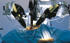 Робот-хирург. Фото с сайта biomed.brown.edu Робот-хирург. Фото с сайта biomed.brown.edu