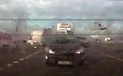 Момент ДТП. Стоп-кадр с видео в Youtube