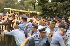 Штурм отдела. Кадр киевского Пятого канала Штурм отдела. Кадр киевского Пятого канала