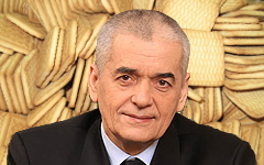 Геннадий Онищенко. Коллаж © KM.RU Геннадий Онищенко. Коллаж © KM.RU