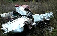 Разбившийся самолет. Стоп-кадр с видео в YouTube Разбившийся самолет. Стоп-кадр с видео в YouTube