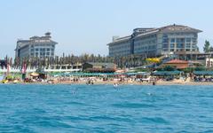 Пляж турецкого отеля. Фото с сайта sedefhotel.com