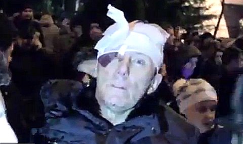 Юрий Луценко после избиения. Стоп-кадр с видео в YouTube Юрий Луценко после избиения. Стоп-кадр с видео в YouTube