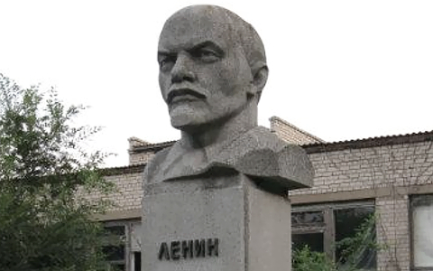 Памятник Ленину в Кривом Роге. Фото с сайта wikimapia.org Памятник Ленину в Кривом Роге. Фото с сайта wikimapia.org