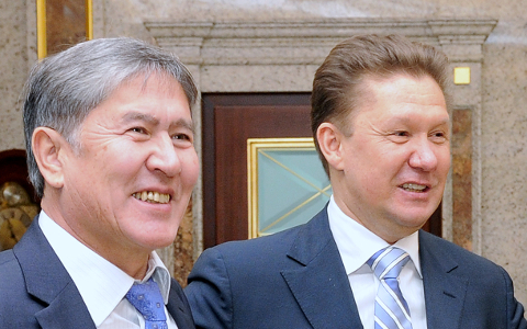 Президент Киргизии Алмазбек Атамбаев и Алексей Миллер. Фото с сайта gazprom.ru Президент Киргизии Алмазбек Атамбаев и Алексей Миллер. Фото с сайта gazprom.ru