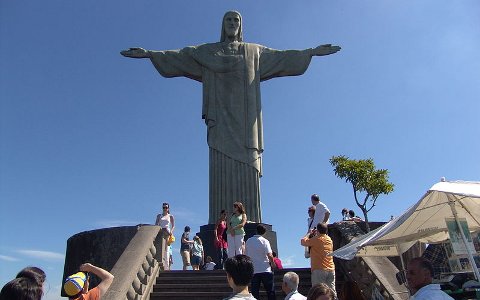 Статуя Христа-Искупителя в Рио-де-Жанейро. Фото с сайта wikipedia.org