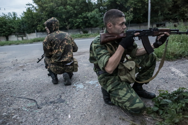 Ополченцы во время операции в аэропорту Донецка © РИА Новости, Андрей Стенин