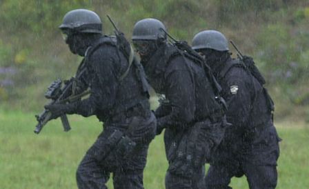 Бойцы SWAT ФБР. Фото с сайта wikipedia.org