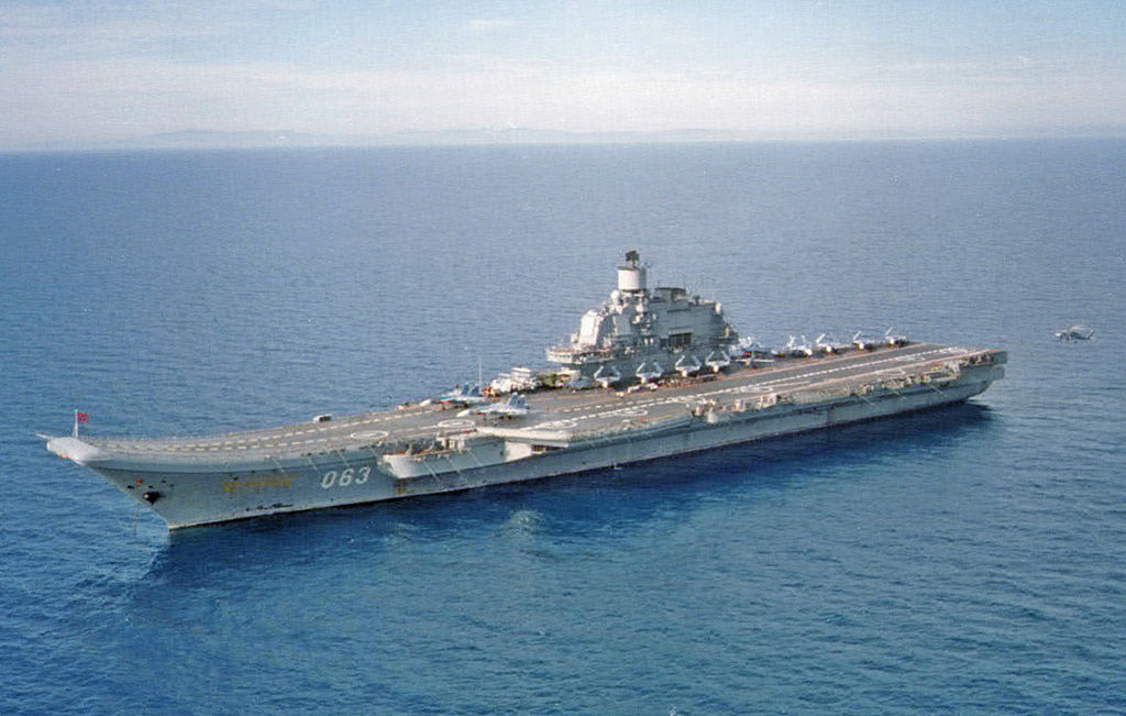 Тяжёлый авианесущий крейсер «Адмирал Кузнецов». Фото с сайта wikipedia.org Тяжёлый авианесущий крейсер «Адмирал Кузнецов». Фото с сайта wikipedia.org