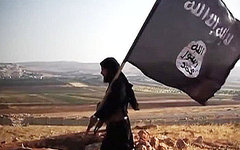 Боевик ИГИЛ. Стоп-кадр с видео в YouTube Боевик ИГИЛ. Стоп-кадр с видео в YouTube