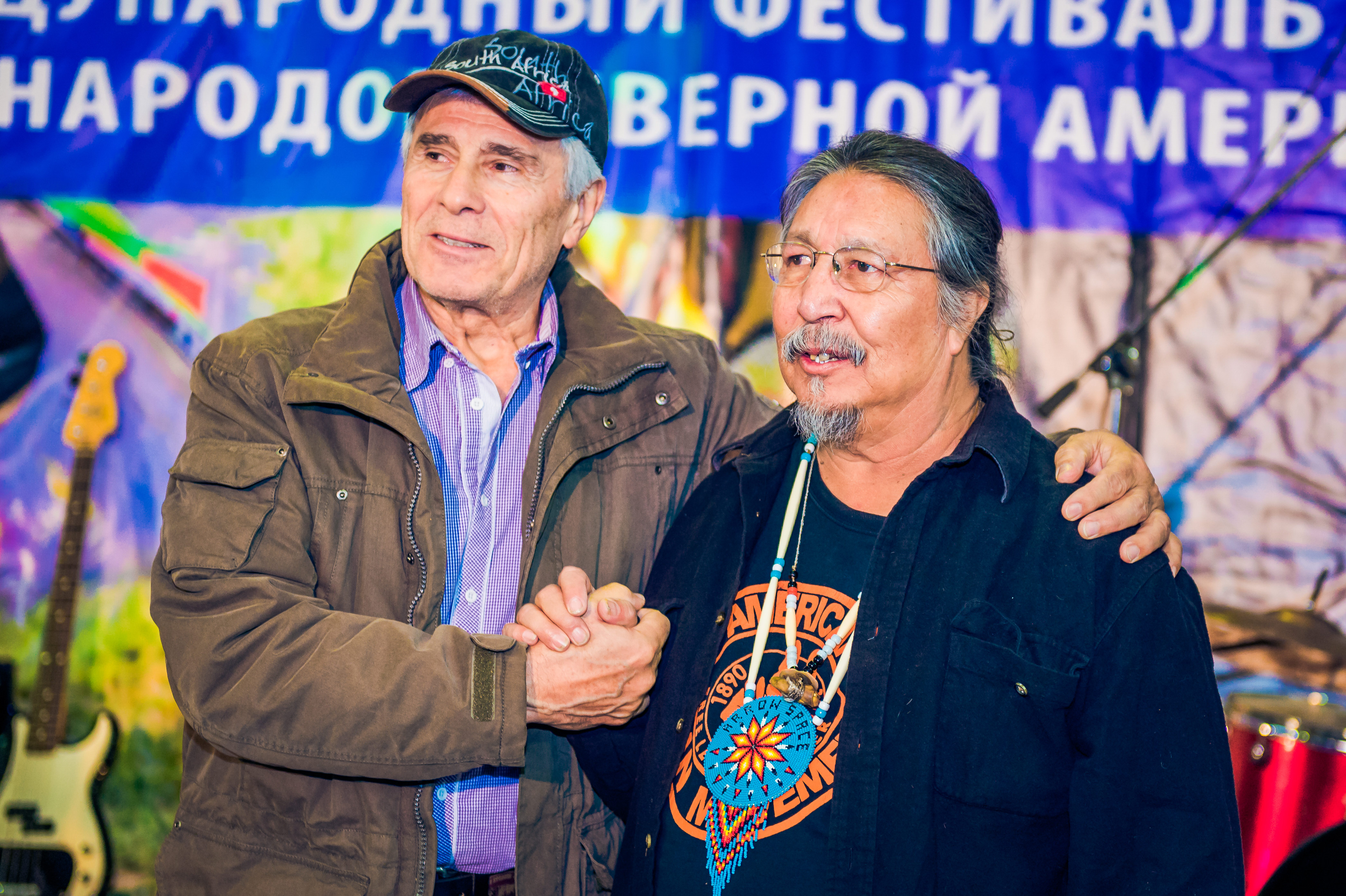 Гойко Митич и настоящий индеец. Фото предоставлено организаторами фестиваля Гойко Митич и настоящий индеец. Фото предоставлено организаторами фестиваля