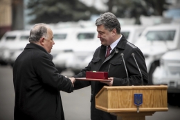Эртугрул Апакан и Петр Порошенко. Фото с сайта president.gov.ua Эртугрул Апакан и Петр Порошенко. Фото с сайта president.gov.ua