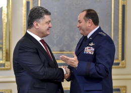 Петр Порошенко и Филипп Бридлав. Фото с сайта president.gov.ua Петр Порошенко и Филипп Бридлав. Фото с сайта president.gov.ua