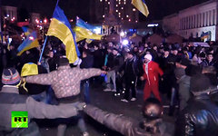 Митингующие на «Евромайдане». Кадр телеканала Russia Today Митингующие на «Евромайдане». Кадр телеканала Russia Today