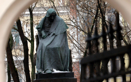 Памятник Николаю Гоголю cкульптора Николая Андреева © РИА Новости, Сергей Пятаков Памятник Николаю Гоголю cкульптора Николая Андреева © РИА Новости, Сергей Пятако