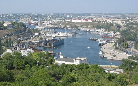 Южная бухта Севастополя. Фото с сайта wikipedia.org Южная бухта Севастополя. Фото с сайта wikipedia.org