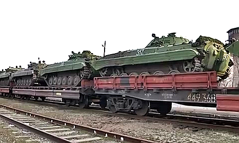 Эшелон под Луганском. Стоп-кадр с видео в YouTube