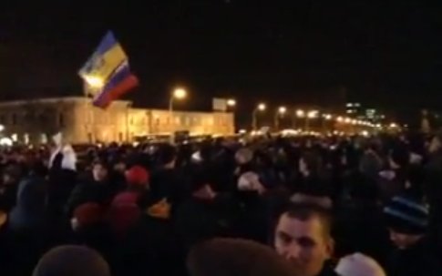 Митинг в Харькове. Стоп-кадр с видео в YouTube Митинг в Харькове. Стоп-кадр с видео в YouTube