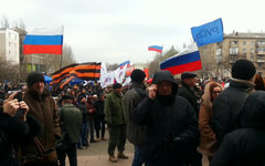 Митинг в Донецке. Стоп-кадр видео с YouTube Митинг в Донецке. Стоп-кадр видео с YouTube
