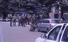 Захват отдела милиции в Краматорске. Фото с сайта <a target="_blank" href="http://hi.dn.ua/index.php?option=com_content&view=article&id=46112:2014-04-21-19-12-01&catid=55:kramatorsk&Itemid=147">hi.dn.ua</a> Захват отдела милиции в Краматорске. Фото с сайта hi.dn.ua
