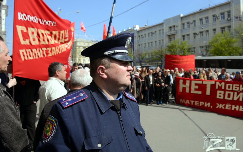 Милиция на улицах Харькова во время митингов. Фото с сайта dozor.kharkov.ua Милиция на улицах Харькова во время митингов. Фото с сайта dozor.kharkov.ua