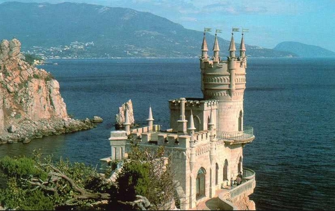 Ласточкино гнездо, Крым. Фото с сайта tourprom.ru Ласточкино гнездо, Крым. Фото с сайта tourprom.ru