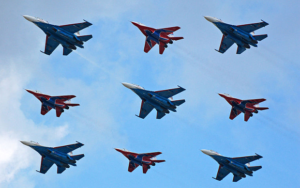 «Русские витязи» и «Стрижи» . Фото Дениса Россина с сайта wikimedia.org 