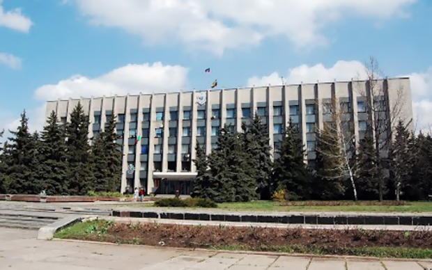 Здание Алчевского городского совета. Фото пользователя Tw1npeaks с сайта panoramio.com Здание Алчевского городского совета. Фото пользователя Tw1npeaks с сайта panoram
