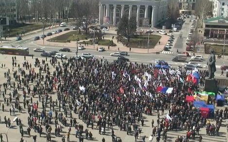 Митинг в Донецке. Фото пользователя Твиттер @myrevolutionrus Митинг в Донецке. Фото пользователя Твиттер @myrevolutionrus