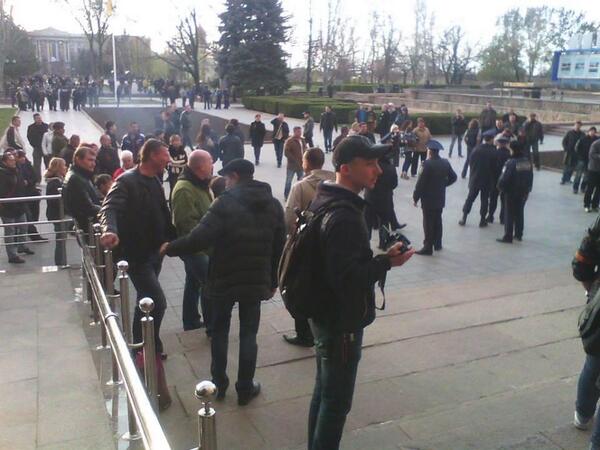 Митинг в Николаеве. Фото пользователя Твиттер @NOVORUSSIA2014 Митинг в Николаеве. Фото пользователя Твиттер @NOVORUSSIA2014