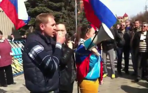 Митинг возле здания Службы Безопасности Украины в Луганске © РИА Новости, Юрий Стрельцов Митинг возле здания Службы Безопасности Украины в Луганске © РИА Новости, Юрий С
