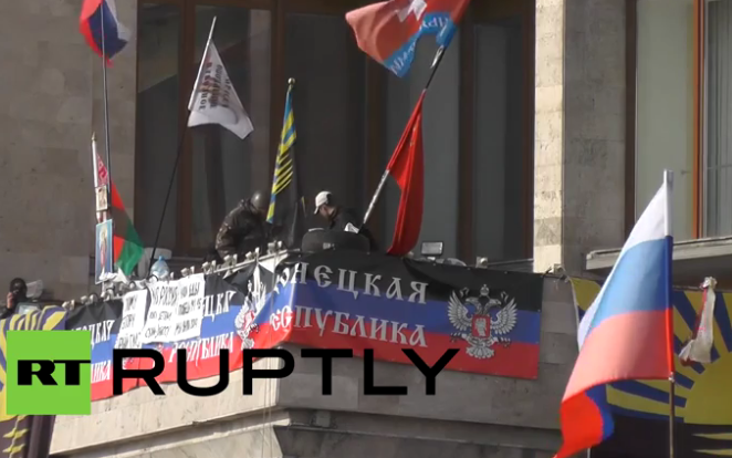 Митингующие в здании обладминистрации в Донецке. Кадр телеканала Russia Today Митингующие в здании обладминистрации в Донецке. Кадр телеканала Russia Today