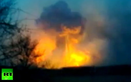 Момент взрыва на военном складе. Кадр телеканала Russia Today Момент взрыва на военном складе. Кадр телеканала Russia Today