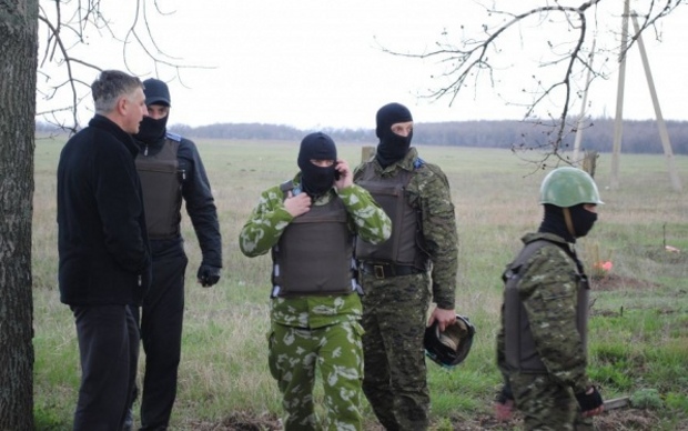 Неизвестные военные под Краматорском. Фото с сайта xerson.net Неизвестные военные под Краматорском. Фото с сайта xerson.net