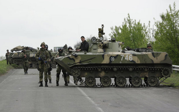 Украинские военные на дороге к Славянску © РИА Новости, Макс Ветров Украинские военные на дороге к Славянску © РИА Новости, Макс Ветров