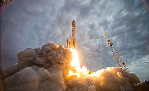 Запуск ракеты «Атлас-5». Фото с сайта flickr.com Запуск ракеты «Атлас-5». Фото с сайта flickr.com