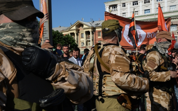 Денис Пушилин (в центре) на митинге в поддержку Донецкой Народной Республики © РИА Новости, Наталья Селиверстова Денис Пушилин (в центре) на митинге в поддержку Донецкой Народной Республики © Р