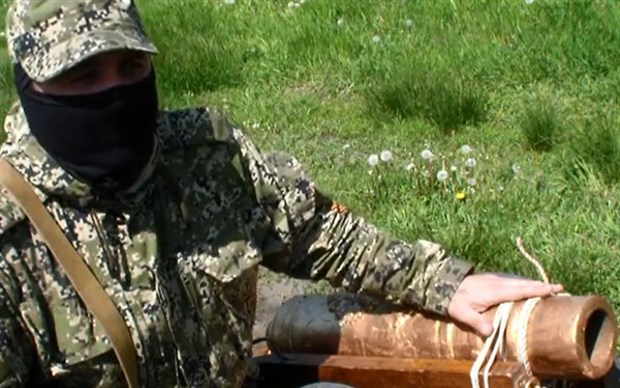 «Сверхточное оружие» ополченцев Славянска. Фото с сайта <a target="_blank" href="http://slavgorod.com.ua/News/Article/1029">slavgorod.com.ua</a> «Сверхточное оружие» ополченцев Славянска. Фото с сайта slavgorod.com.ua